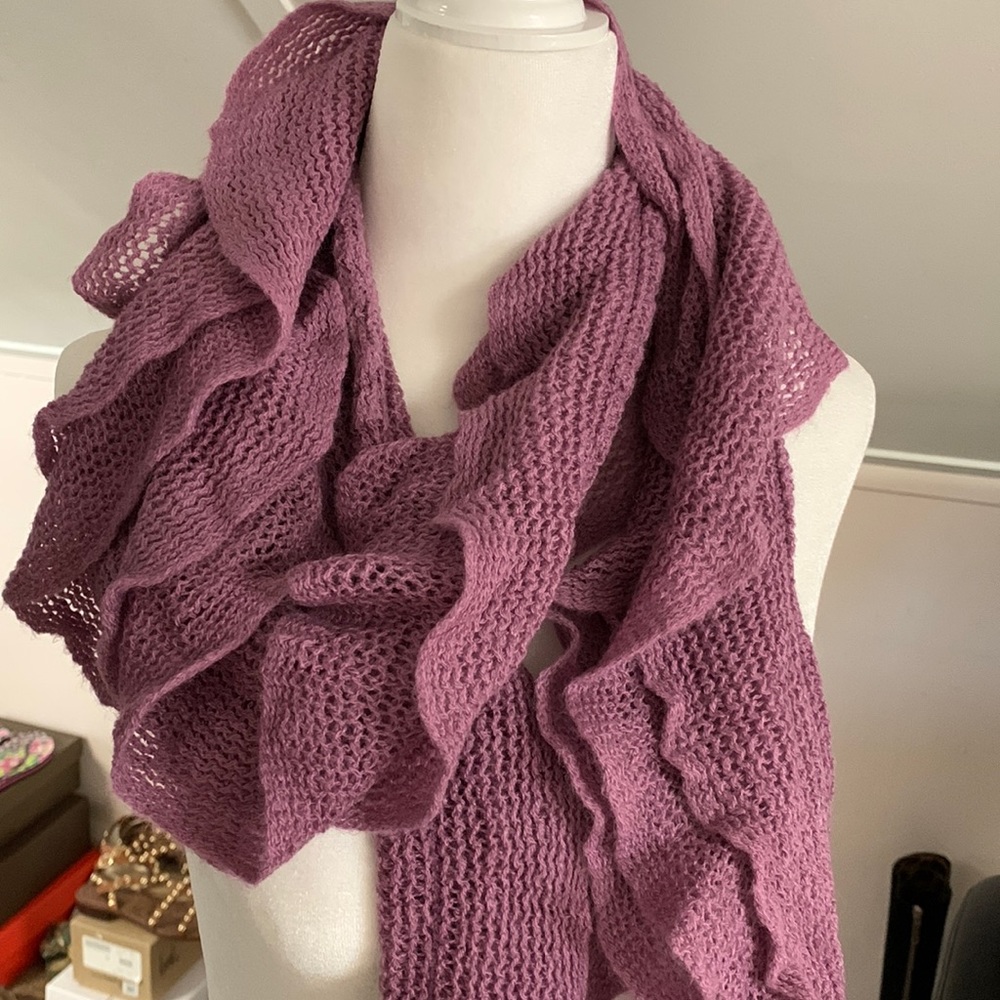 Bijou Brigitte Lavender Ruffle scarf. NWT